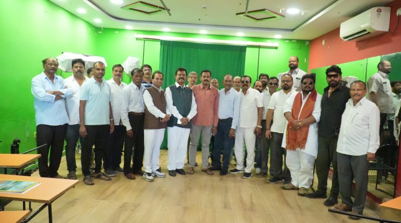 కొందరు స్వార్థంతో తెలుగు ఫిలింఛాంబర్ ఆఫ్ కామర్స్ ఎన్నికలు నిర్వహించకుండా అడ్డుపడుతున్నారు, నిబంధనల ప్రకారం ఎన్నికలు జరపాలి – నిర్మాతలు*