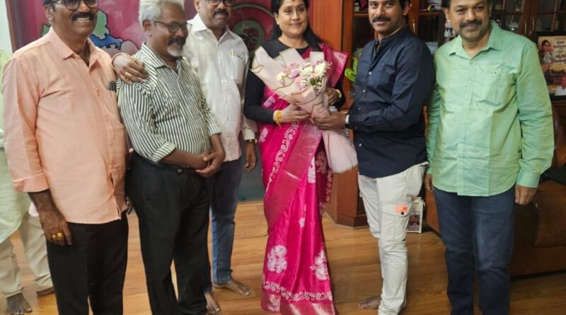 మన రాములమ్మను మంత్రి పదవి వరించాలి!!