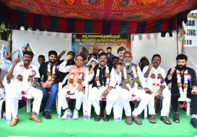 డిజిటల్ ఛార్జీలు తగ్గించాలంటూ ఫిలింఛాంబర్ వద్ద ఆర్కే గౌడ్,దీక్ష సినిమా టీమ్ మహాధర్నా*